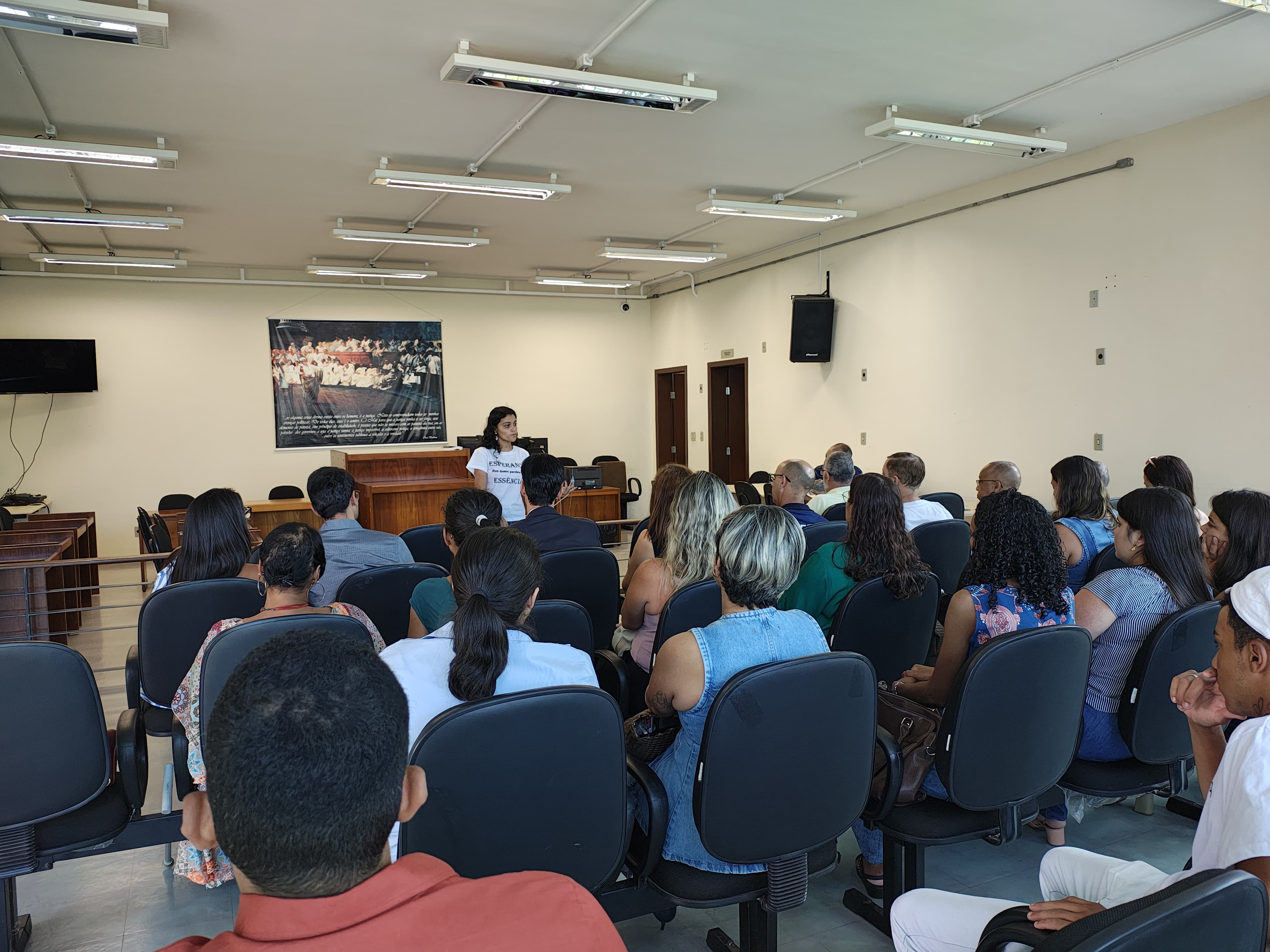 Reunião comunitária propõe implementação do projeto Jovens Contra Drogas em Santos Dumont